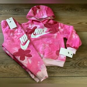 Girls Nike hoodie & joggers outfit size 4(NWT)~PRICE IS FIRM, NO OFFERS PLEASE